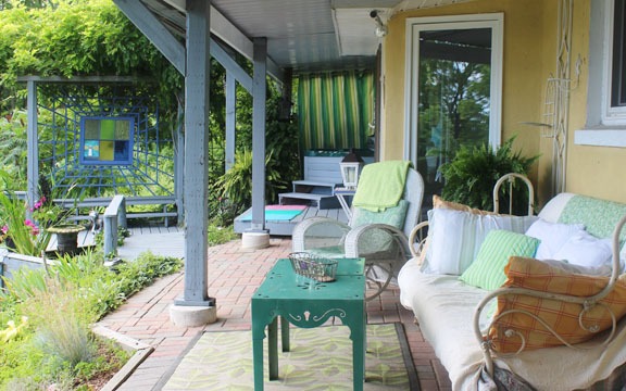 Covered patio with daybed